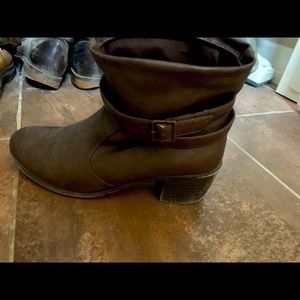 American eagle brown boots- size 8